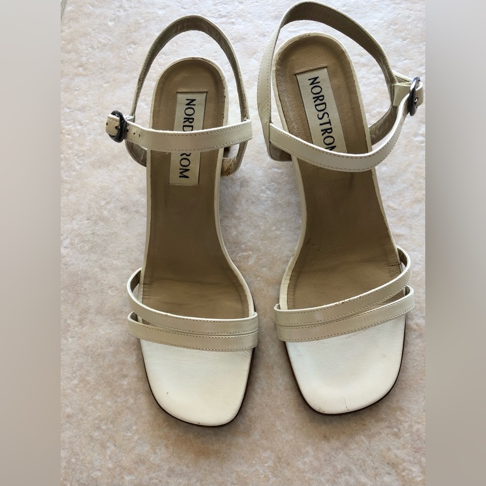 NORDSTROM Dressy Sandel.  Excellent condition, worn once!